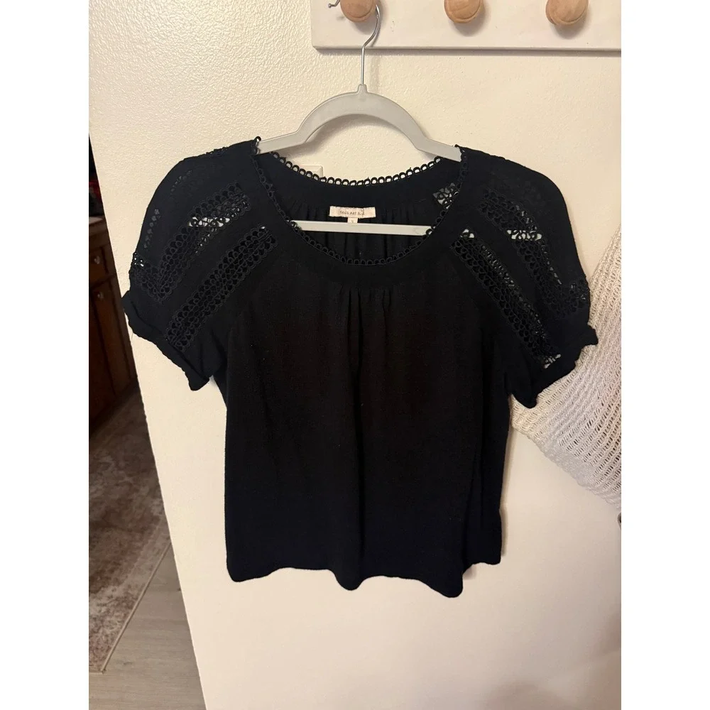 Skies are Blue simple black cotton‎ burnout lace blouse sm classic puff sleeve